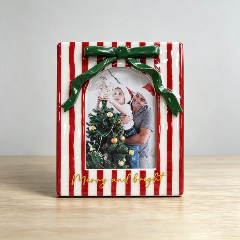 Moldura de Natal com riscas verticais em resina epóxi - Chris...